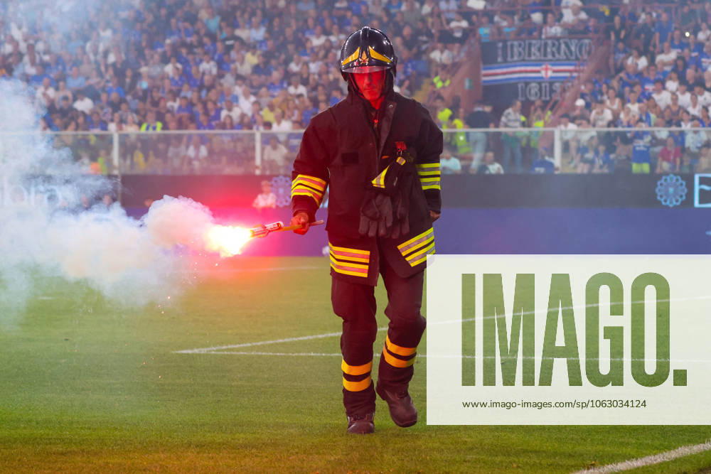 CALCIO - Serie B - PlayOut - UC Sampdoria vs US Salernitana Serie B, Playout, Genova, Stadio Ferraris, Sampdoria - Salernitana, in the photo: fireman and fire bomb during PlayOut - UC Sampdoria vs US Salernitana, Italian soccer Serie B match in Genova, Italy, June 15 2025 Genova Italy
