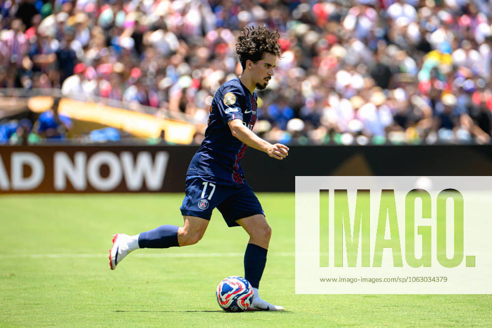 Club World Cup 25: VITINHA (17) of Paris Saint Germain dribbles the ball in a match against Atlo tico de Madrid. Sandy USA - ZUMAi207 20250615_zsp_i207_010
