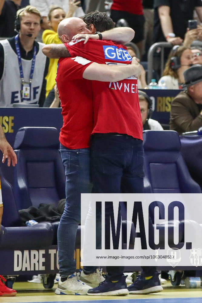 Handball, EHF Champions League Finale, Fuechse Berlin - SC Magdeburg v.l. Yves Grafenhorst (Magdeburg, Co-Trainer), Bennet Wiegert (Magdeburg, Trainer) Jubel ueber den Sieg, Jubel nach Spielende Koeln