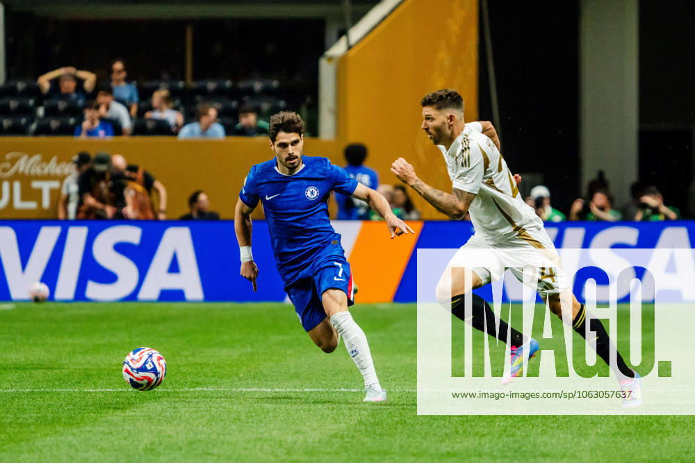 Defender RYAN HOLLINGSHEAD (24) of Los Angeles Football Club battles for the ball against Forward NETO PEDRO (7) of Chelsea FC during a FIFA Club World Cup match at Mercedes-Benz Stadium. Atlanta USA - ZUMAg276 20250616_zsp_g276_011