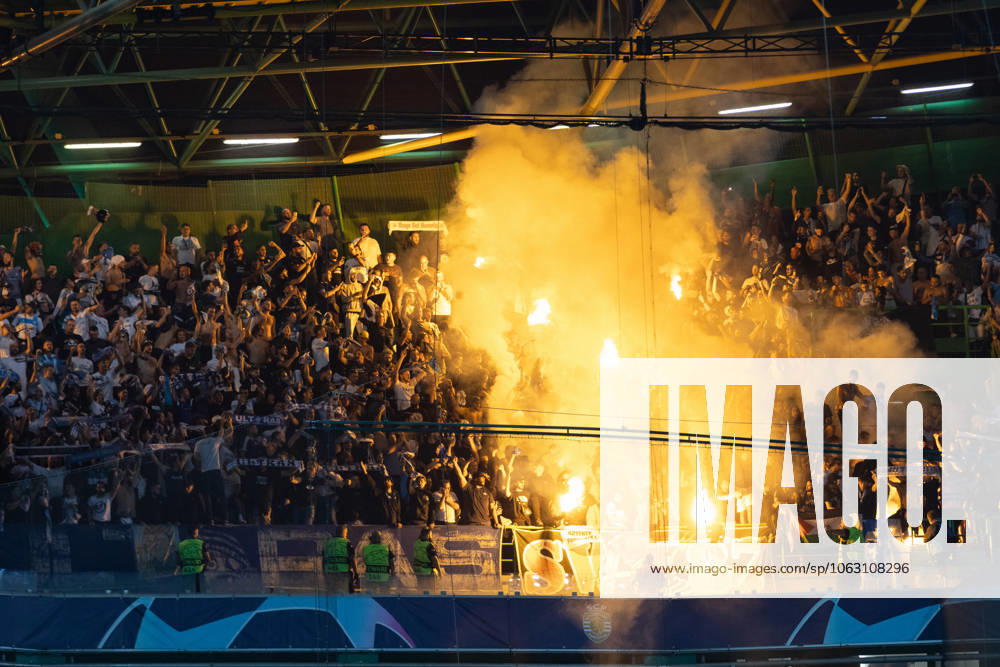 Marseille supporters before the start of the game for the UEFA Champions League between Sporting and Marseille at Estadio Jose de Alvalade Lisbon Portugal - ZUMAs359 20221012_zsp_s359_003