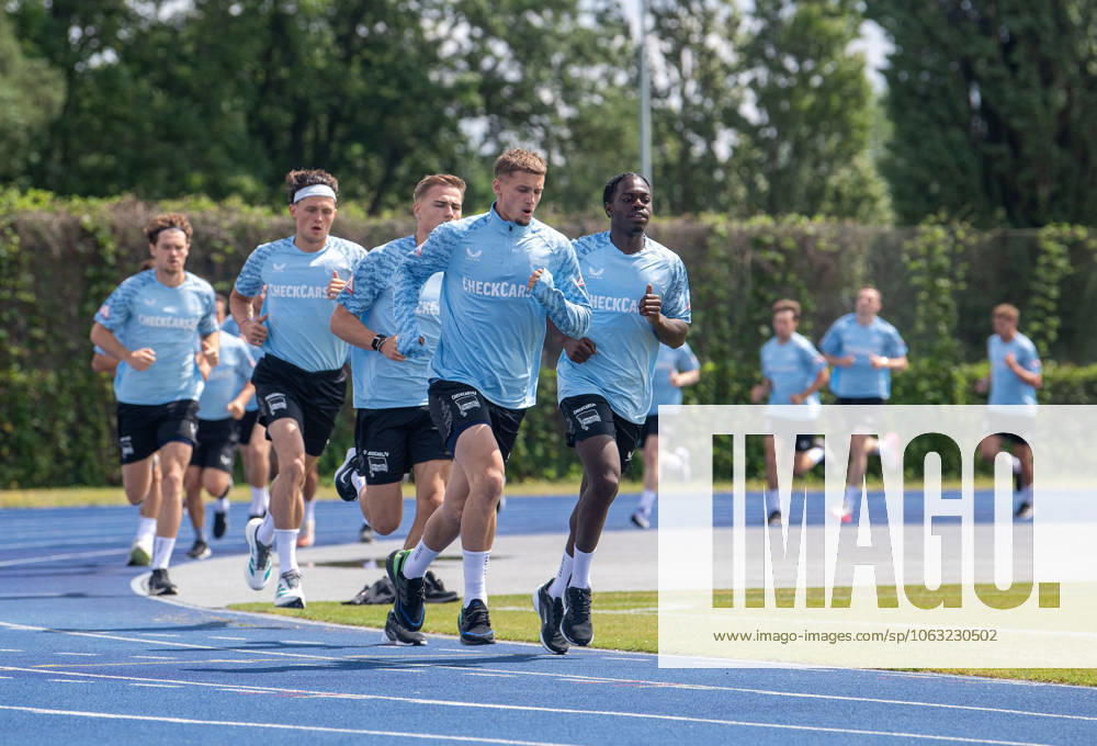Fussball, Herren, Saison 2025 26, 2. Bundesliga, Hertha BSC, Training, v.l. Linus Gechter (Hertha BSC), Fabian Reese (Hertha BSC), Marten Winkler (Hertha BSC), Michael Cuisance (Hertha BSC), Boris Mamuzah Lum (Hertha BSC), 25.06. 2025,