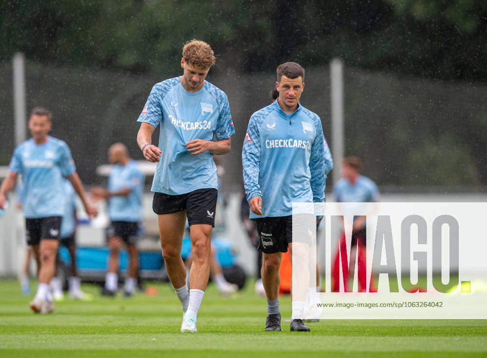 Fussball, Herren, Saison 2025 26, 2. Bundesliga, Hertha BSC, Training, v.l. Marton Dardai (Hertha BSC), Diego Demme (Hertha BSC), 27.06. 2025,