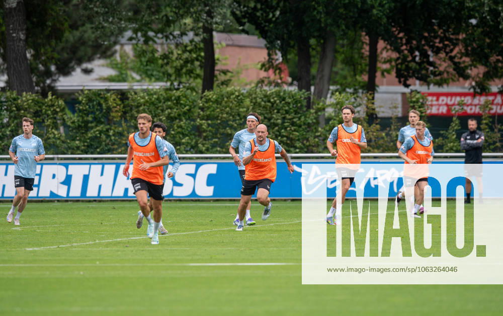 Fussball, Herren, Saison 2025 26, 2. Bundesliga, Hertha BSC, Training, v.l. Marton Dardai (Hertha BSC), Toni Leistner (Hertha BSC), Linus Gechter (Hertha BSC), Julian Eitschberger (Hertha BSC), 27.06. 2025,