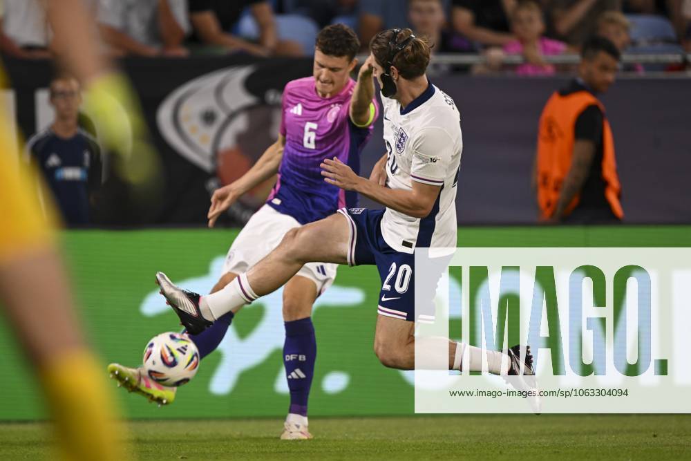 BRATISLAVA - Eric Martel of Germany U21, U 21 Alex Scott of England U21 (l-r) at the National Football Stadium during the Under-21 European Championship, EM, Europameisterschaft final between Young England and Young Germany. ANP Hollandse Hoogte UEFA European Under-21 Championship 2025 Final 2024 25 ANPxSportx xGerritxvanxKeulenxIVx 530646540 originalFilename: 530646540