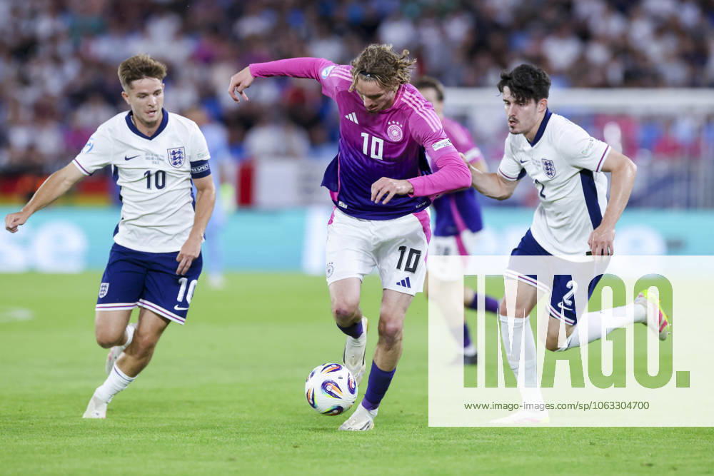 James McAtee (England), Nick Woltemade (Germany) und Tino Livramento (England) kaempfen um den Ball, UEFA European Under-21 Championship 2025 Final, England v Germany Final, National Football Stadium am 28. June 2025 in Bratislava, Slowakei. (Foto von Marco Steinbrenner DeFodi Images) James McAtee (England), Nick Woltemade (Germany) und Tino Livramento (England) battle for the ball, UEFA European Under-21 Championship 2025 Final, England v Germany Final, National Football Stadium, June 28, 2025 in Bratislava, Slovakia. (Photo by Marco Steinbrenner DeFodi Images)