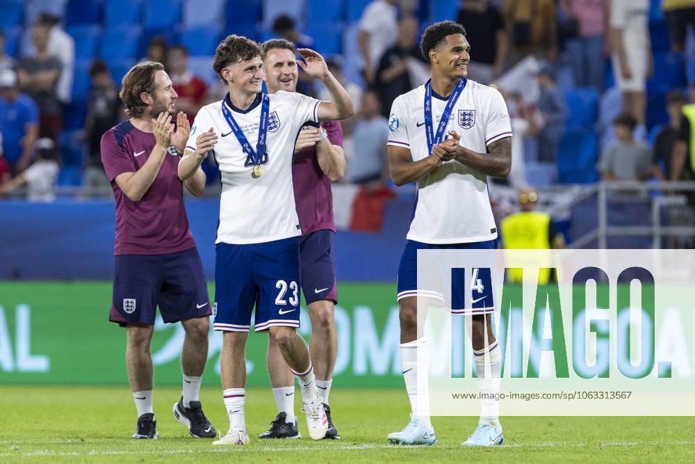 UEFA U21, U 21 Europameisterschaft, Finale: England - Deutschland; 28.06.2025 Tyler Morton (England, 23), Jarell Quansah (England, 4) bei der UEFA U21-Europameisterschaft im Finalspiel England - Deutschland, am 28.06.2025, National Football Stadium, Bratislava, Slowakei