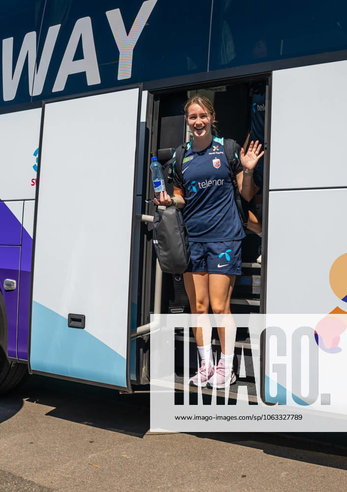 Elisabeth Terland of the Norwegian women s national football team arrives at a training session ahead of the UEFA Women s Euro 2025 on June 29, 2025 in Neuchatel. Photo: Vegard Grott BILDBYRAN kod VG VG0774 bbeng fotboll football soccer fotball fotbolls-em fotball em europamästerskap em uefa womens euro em 2025 träning practice training trening norge norway dam day -3