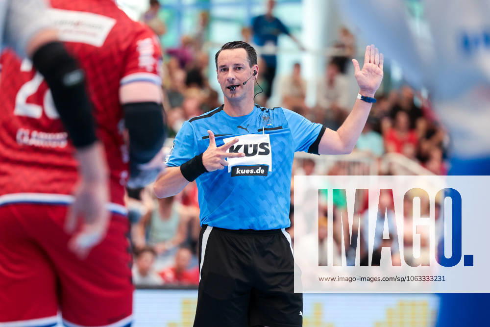2. Handball Bundesliga, Nachholspiel, TuSEM Essen - Dessau-Rosslauer HV 06, Schiedsrichter Fabian Baumgart, Essen Sporthalle Am Hallo NRW Deutschland xRHR-FOTO DEx