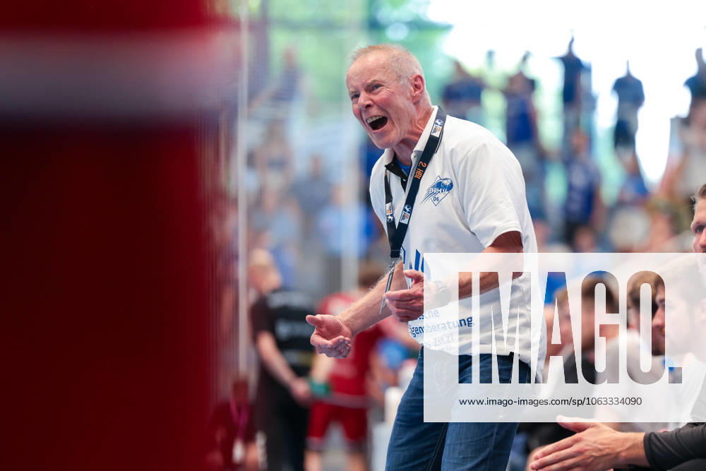 2. Handball Bundesliga, Nachholspiel, TuSEM Essen - Dessau-Rosslauer HV 06, Trainer Uwe Jungandreas schreit, Essen Sporthalle Am Hallo NRW Deutschland xRHR-FOTO DEx