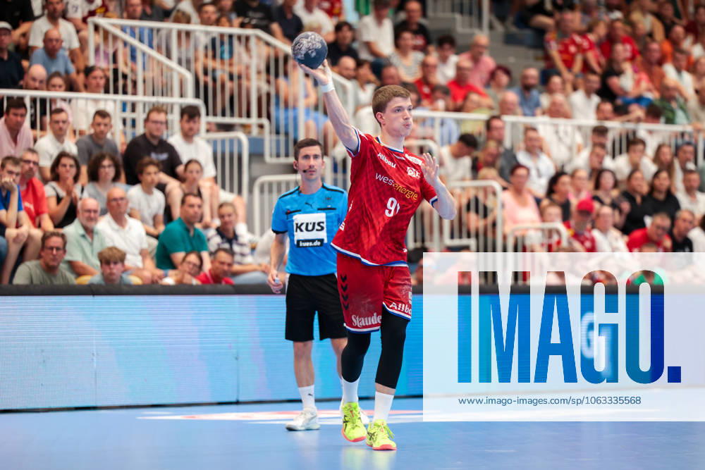 2. Handball Bundesliga, Nachholspiel, TuSEM Essen - Dessau-Rosslauer HV 06, Mika Petersen (TuSEM Essen), Essen Sporthalle Am Hallo NRW Deutschland xRHR-FOTO DEx