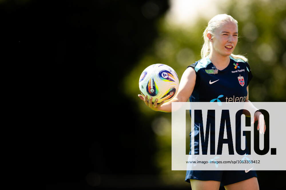 Thea Bjelde of the Norwegian women s national football team during a training session ahead of the UEFA Women s Euro 2025 on June 30, 2025 in Neuchatel. Photo: Vegard Grott BILDBYRAN kod VG VG0775 bbeng fotboll football soccer fotball fotbolls-em fotball em europamästerskap em uefa womens euro em 2025 träning practice training trening norge norway dam day -2