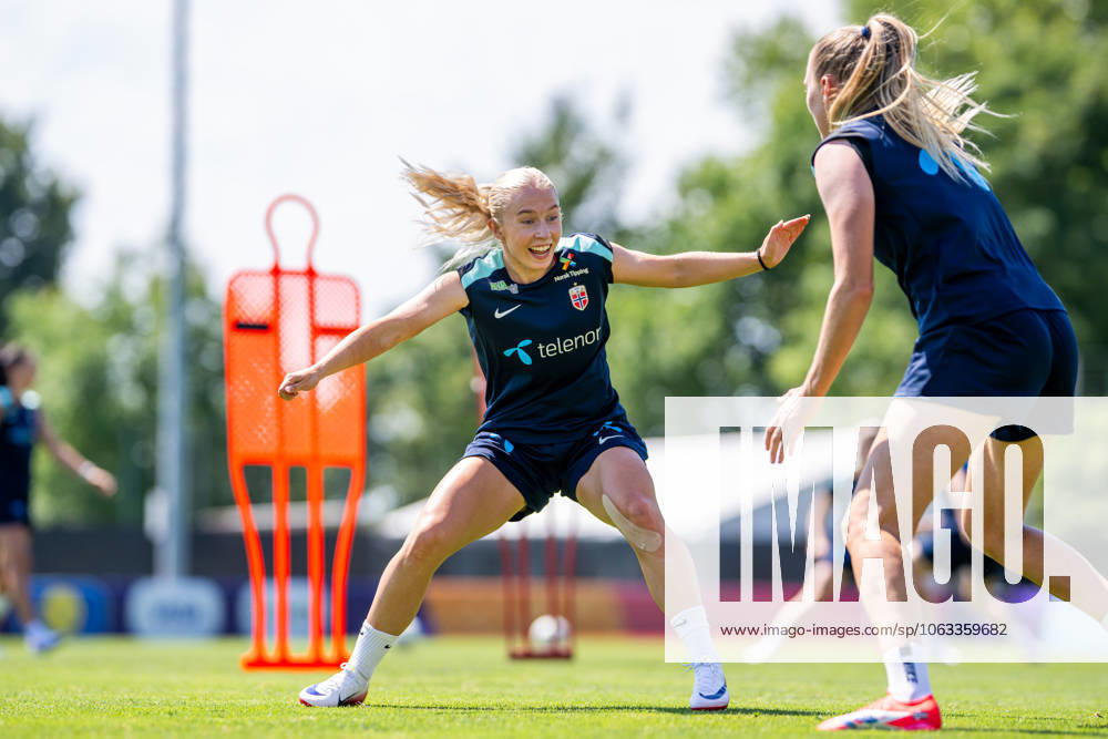 Thea Bjelde of the Norwegian women s national football team during a training session ahead of the UEFA Women s Euro 2025 on June 30, 2025 in Neuchatel. Photo: Vegard Grott BILDBYRAN kod VG VG0775 bbeng fotboll football soccer fotball fotbolls-em fotball em europamästerskap em uefa womens euro em 2025 träning practice training trening norge norway dam day -2