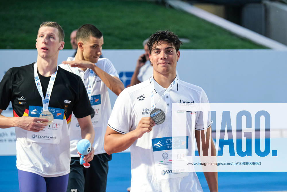 Podium of the day 2 at the Swimming Internationals of the 61th Settecolli in Roma, Italy - 27 Jun 2025 Luca De Tullio of Italy (R) seen during Podium of Men s 800m Freestyle during the second day at the swimming internationals of the 61th Settecolli Trophy. Rome Italy