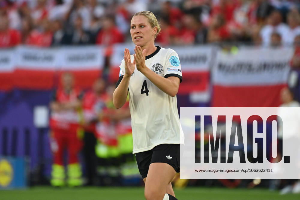 Rebecca KNAAK (GER), Gestik,gibt Anweisungen, Aktion,Einzelbild,angeschnittenes Einzelmotiv,Halbfigur,halbe Figur Fussball UEFA Women s EURO 2025. Gruppenphase Gruppe C. Deutschland (GER) - Polen (POL) 2-0 am 04.07.2025, Arena St.Gallen,