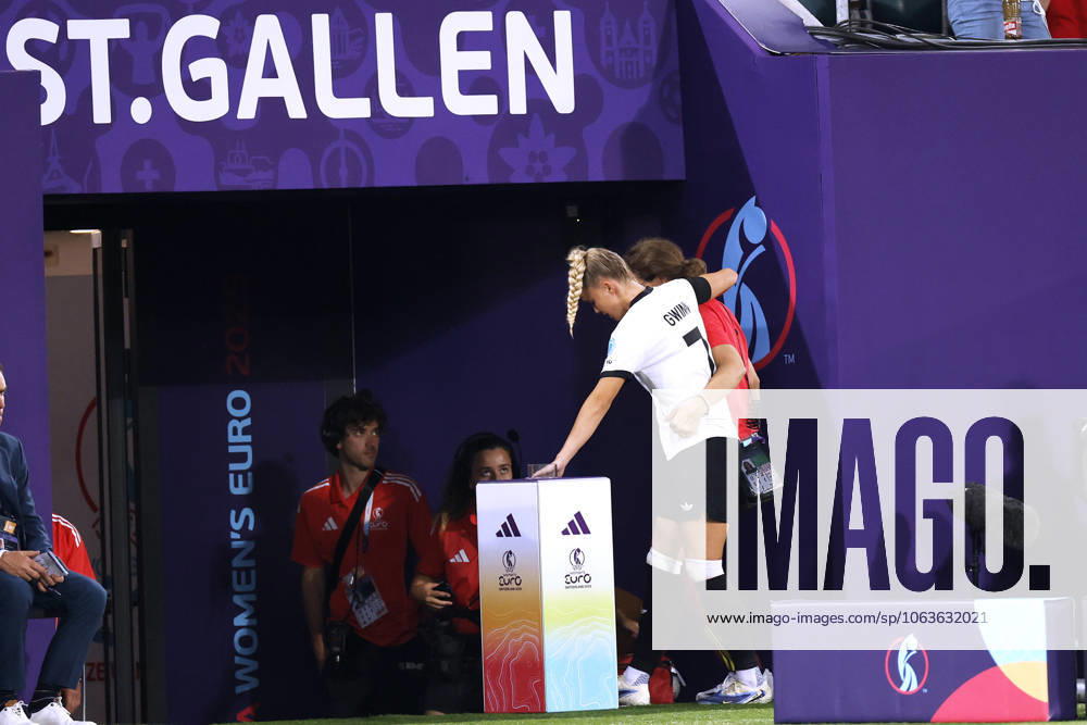 GWINN Giulia Kapitaenin Team Deutschland verletzte sich schwer in der ersten Halbzeit und musste ausgewechselt werden UEFA Frauen Fussball EURO 2025 in der Schweiz Vorrundenspiel Deutschland - Polen 2 : 0 am 04.07. 2025 in St.Gallen
