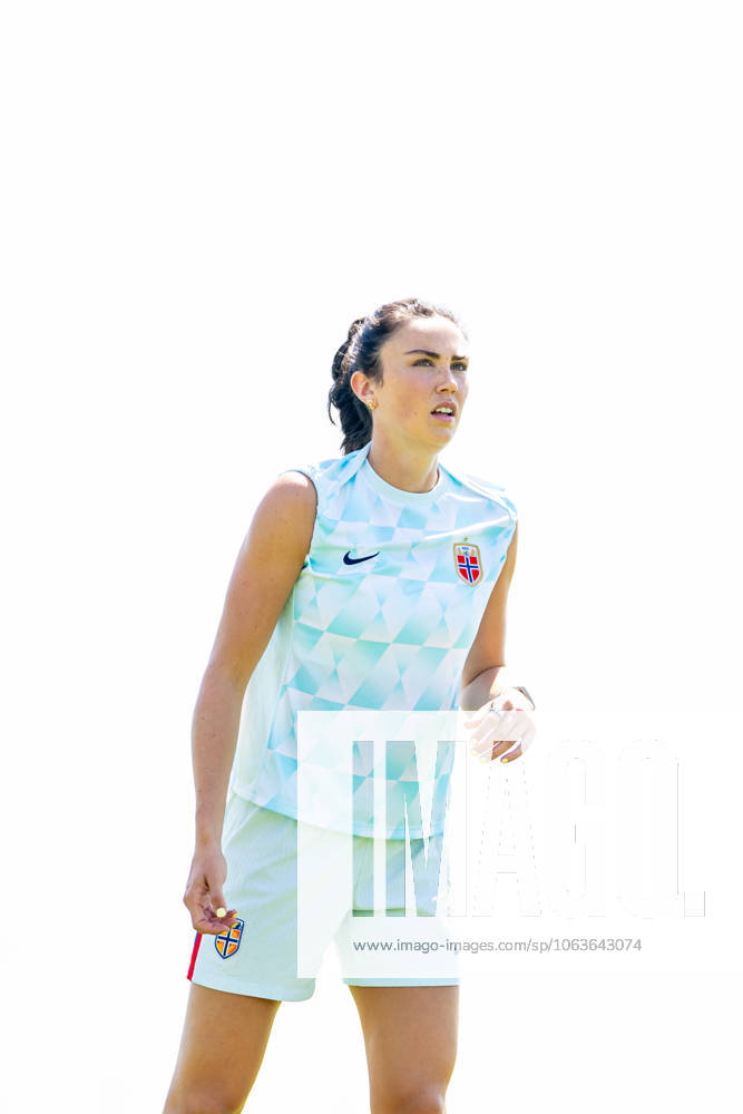 Ingrid Syrstad Engen of the Norwegian women s national football team at a training session during the UEFA Women s Euro 2025 on July 5, 2025 in Neuchatel. Photo: Vegard Grott BILDBYRAN kod VG VG0780 bbeng fotboll football soccer fotball fotbolls-em fotball em europamästerskap em uefa womens euro em 2025 träning practice training trening norge norway dam day4