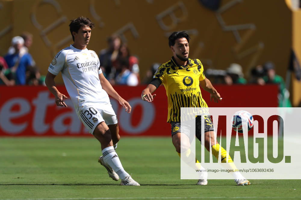 New Jersey, USA, 5th July 2025. Gonzalo Garcia of Real Madrid closes in on Ramy Bensebaini of Borussia Dortmund as he passes the ball the Real Madrid vs Borussia Dortmund FIFA Club World Cup match at Metlife Stadium, New Jersey. Picture credit should read: Jonathan Moscrop Sportimage . SPI_056_JM_REALMADRID_BORUSSIA_ SPI-4005-0056