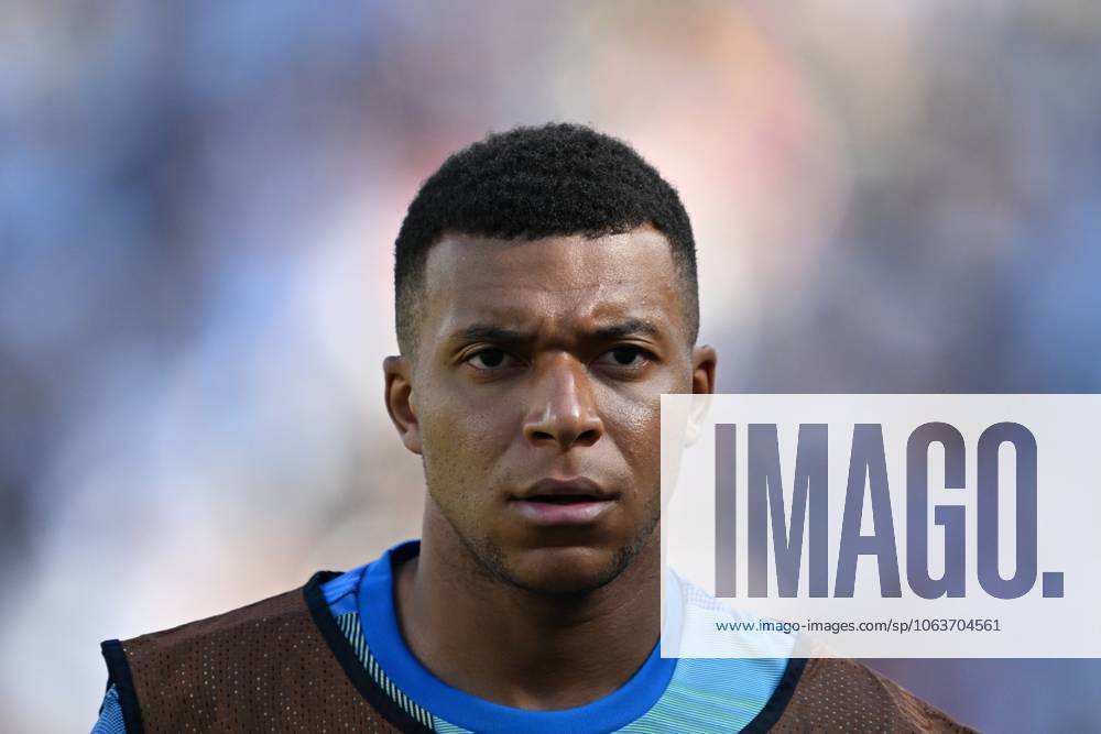 (250706) -- NEW JERSEY, July 6, 2025 -- Kylian Mbappe of Real Madrid is seen during the warm-up before the quarterfinal match between Real Madrid (Spain) and Borussia Dortmund (Germany) at the FIFA Club World Cup 2025 in New Jersey, the United States, July 5, 2025. ) (SP)U.S.-NEW JERSEY-FOOTBALL-FIFA CLUB WORLD CUP-QUARTERFINALS-REAL MADRID VS BORUSSIA DORTMUND WuxXiaoling