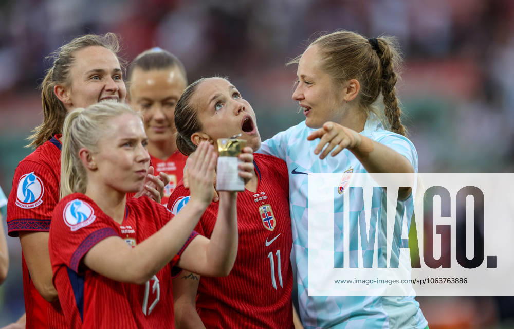CHE, Sion, Norway vs Finland, international match, Länderspiel, Nationalmannschaft soccer, UEFA, Stade de Tourbillon, UEFA European Women s Championship 2025, group stage matchday 2 in the picture: Norway celebrate the win DFB DFL REGULATIONS PROHIBIT ANY USE OF PHOTOGRAPHS AS IMAGE SEQUENCES AND OR QUASI-VIDEO, 06.07.2025,