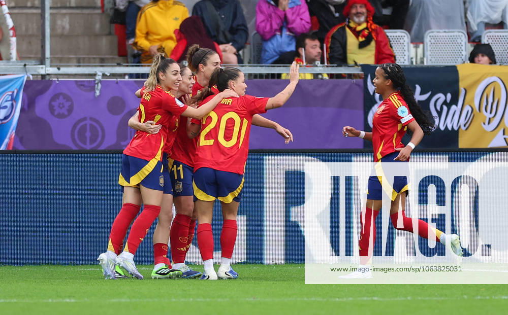 Fussball Frauen Europameisterschaft, UEFA Womens EURO 2025, Spanien - Belgien, Gruppe B, Stockhorn-Arena Thun, v.l., Torjubel zum 1:0 durch Alexia Putellas Segura (Spanien), Goal celebration, celebrate the goal