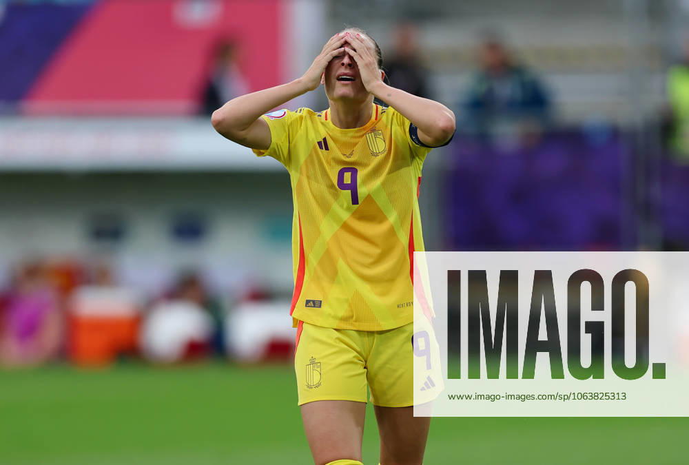 Fussball Frauen Europameisterschaft, UEFA Womens EURO 2025, Spanien - Belgien, Gruppe B, Stockhorn-Arena Thun, v.l., Tessa Wullaert (Belgien) enttaeuscht, enttaeuscht schauend, dissapointed, traurig, frustiert, frust, gefrustet