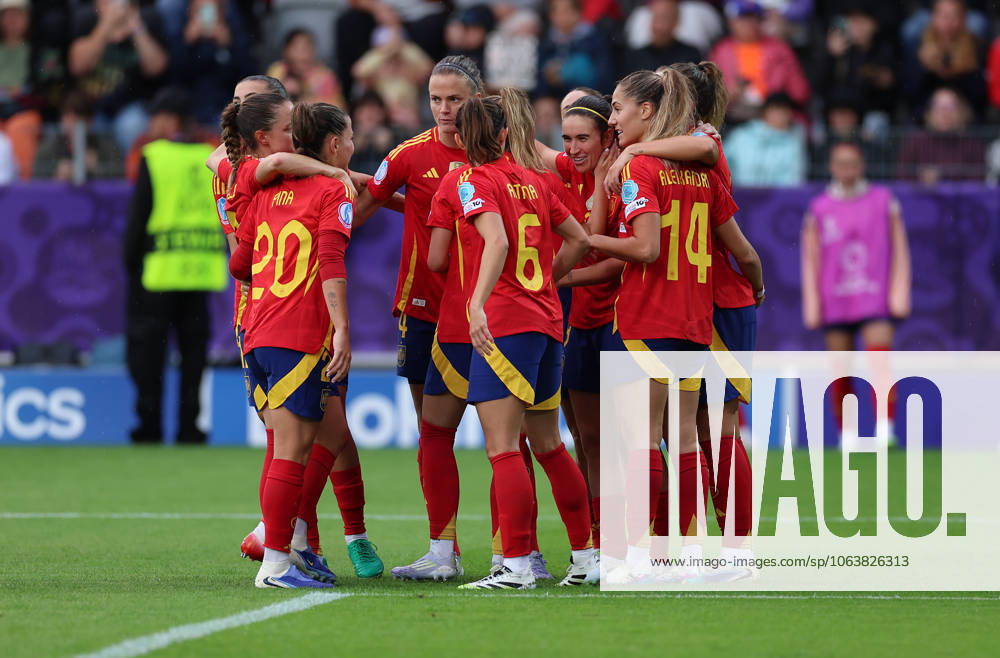 Fussball Frauen Europameisterschaft, UEFA Womens EURO 2025, Spanien - Belgien, Gruppe B, Stockhorn-Arena Thun, v.l., Torjubel zum 4:2 durch Maria Francesca Caldentey Oliver Mariona (Spanien), Goal celebration, celebrate the goal