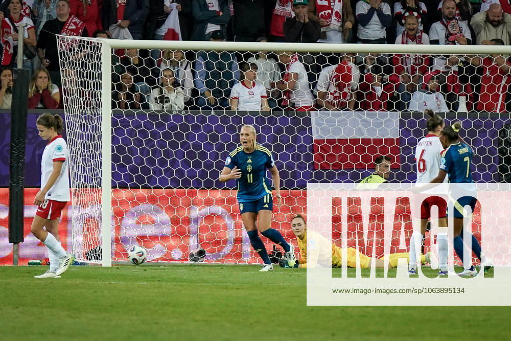 UEFA Womens EURO 2025 Frauen EM: Vorrunde, 2. Spieltag - Polen vs Schweden - Swissporarena (Luzern, Schweiz): Tor und Torjubel zum 0:1 für Schweden durch Stina Blackstenius (Schweden, 11) Freude, Emotionen, Jubel
