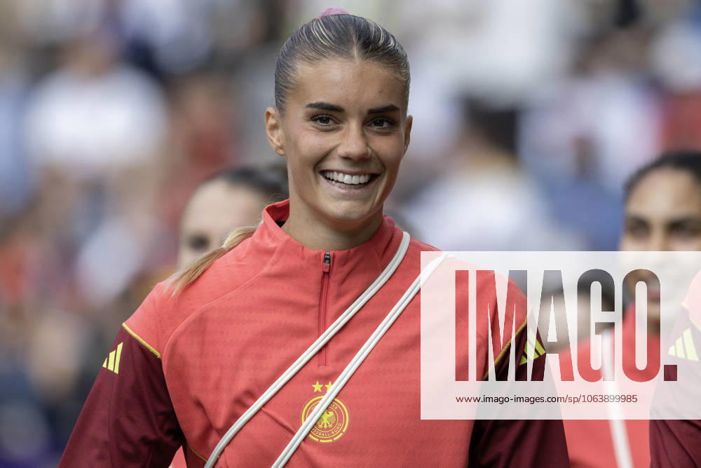 Basel, Switzerland, July 08st 2025: Warm-up of Selina Cerci (15 GER) before the UEFA Womens EURO 2025 Group C match between Germany and Denmark at St. Jakob-Park in Basel, Switzerland. Philipp Kresnik (Philipp Kresnik SheKicks SPP)