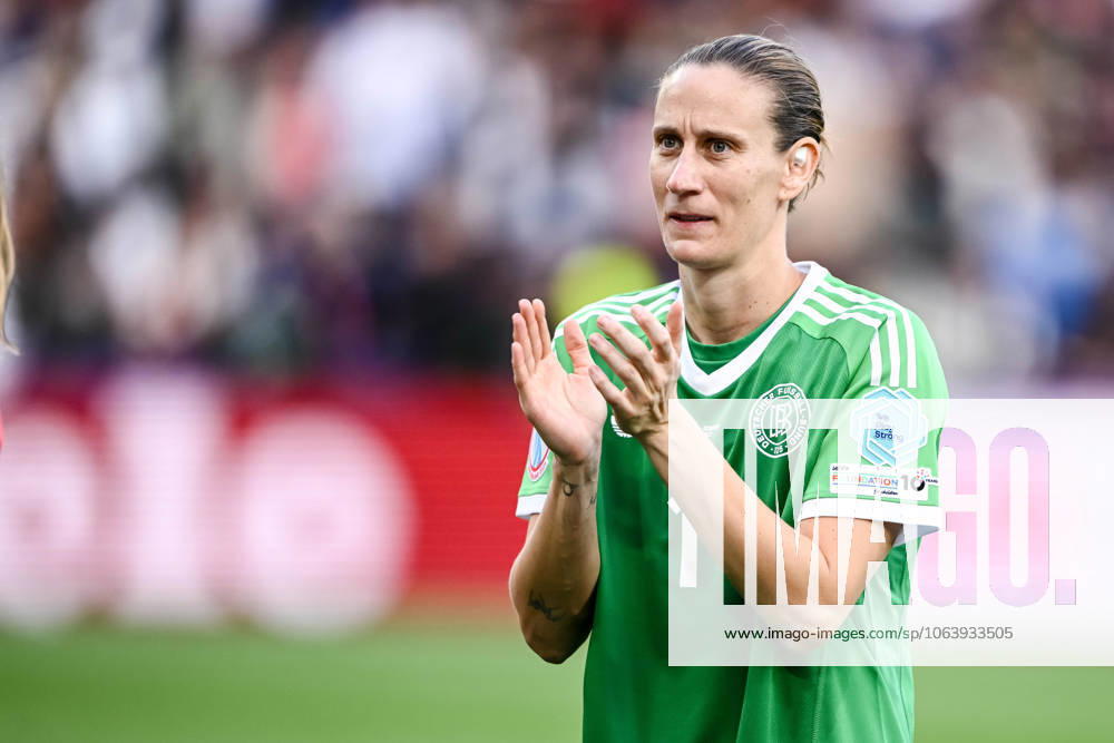 Torwart Ann-Katrin Berger (Germany) gestures during the UEFA Women s EURO 2025 Group C match between Germany and Denmark at St. Jakob‘Park on July 8, 2025 in Basel, Switzerland. (Photo by Harry Langer DeFodi Images)