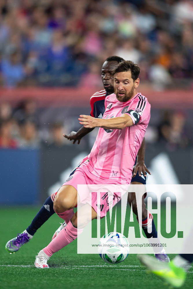 Foxborough, Massachusetts, USA; Inter Miami CF forward Lionel Messi (10) keeps his eye on the ball in a Major League Soccer game between the New England Revolution and Inter Miami CF at Gillette Stadium. (c) CSM - ZUMAc04_ 20250709_zma_c04_162