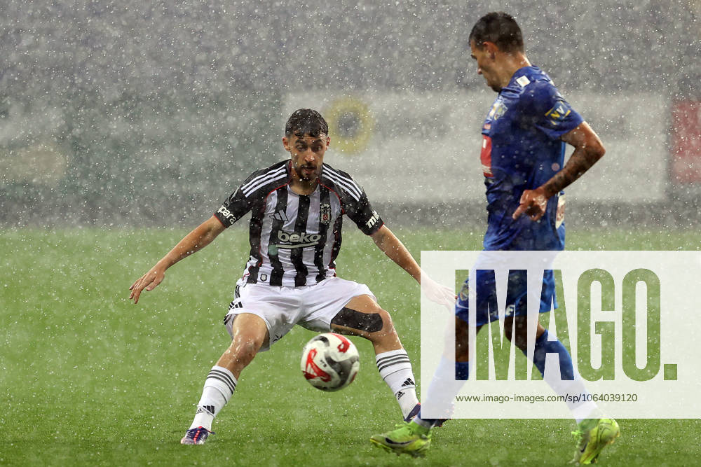 Besiktas vs St. Polten - Friendly match ST. POLTEN, AUSTRIA - JULY 10: Besiktas midfielder Kartal Kayra Yilmaz (L) and St. Polten defender Dirk Carlson (R) compete for the ball during a pre-season friendly match between St. Polten and Besiktas at NV Arena in St. Polten, Austria, on July 10, 2025. Ahmet Okatali Anadolu Polten Austria. Editorial use only. Please get in touch for any other usage.