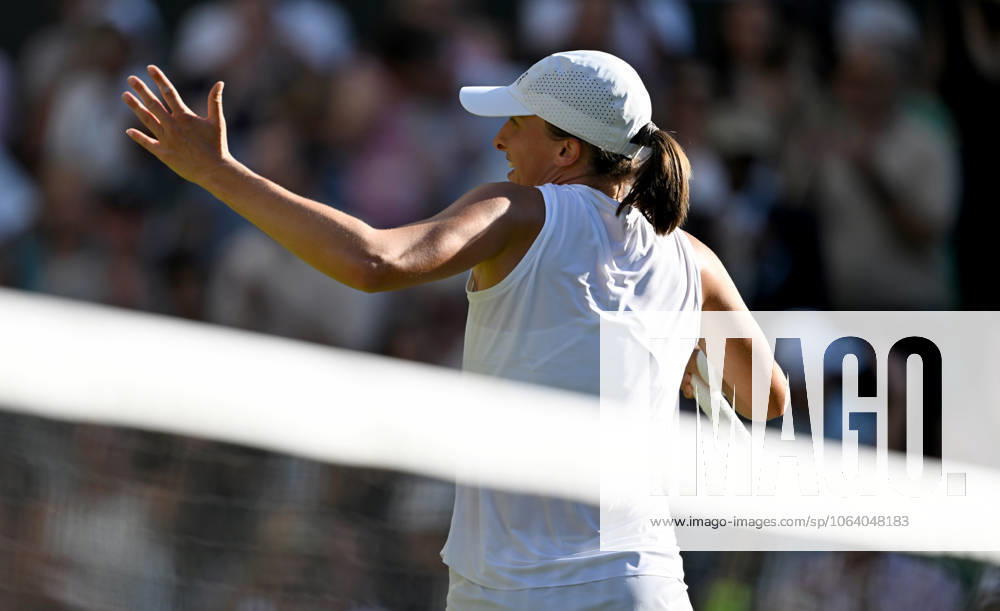 (250711) -- LONDON, July 11, 2025 -- Iga Swiatek celebrates after the women s singles semifinal match between Iga Swiatek of Poland and Belinda Bencic of Switzerland at the Wimbledon Tennis Championships in London, Britain, July 10, 2025. ) (SP)BRITAIN-LONDON-TENNIS-WIMBLEDON-WOMEN S SINGLES LixYing