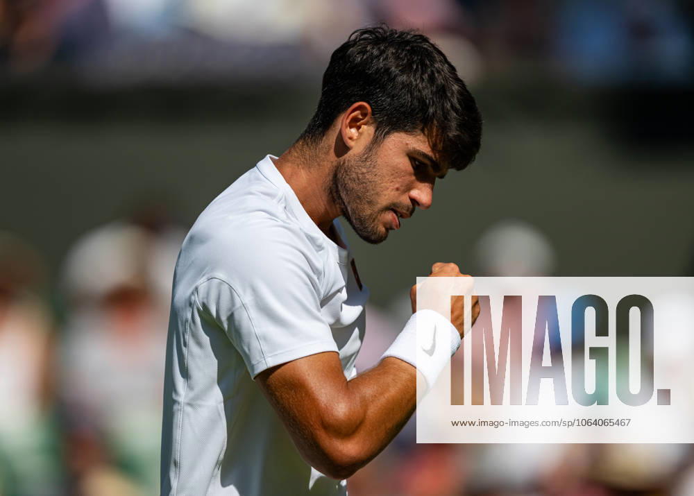 Tennis - Wimbledon Championship 2025 - Day 12 LONDON, ENGLAND - Friday, July 11, 2025: Carlos Alcaraz (ESP) during the Gentlemen s Singles Semi-Final on Day Twelve of The Championships Wimbledon 2025 at the All England Lawn Tennis and Croquet Club. (Photo by Kirsten Holst Propaganda) LONDON All England Lawn Tennis and Croquet Club GREATER LONDON ENGLAND