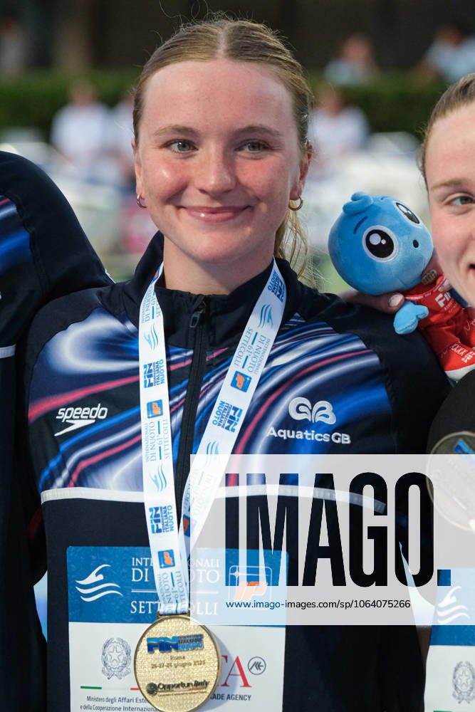 Podium of the day 3 at the Swimming Internationals of the 61th Settecolli in Rome, Italy - 28 Jun 2025 Abbie Wood of Great Britain is seen during Podium of Women 200m Individual Medley Final during the third day at the swimming internationals of the 61th Settecolli Trophy. Rome Italy