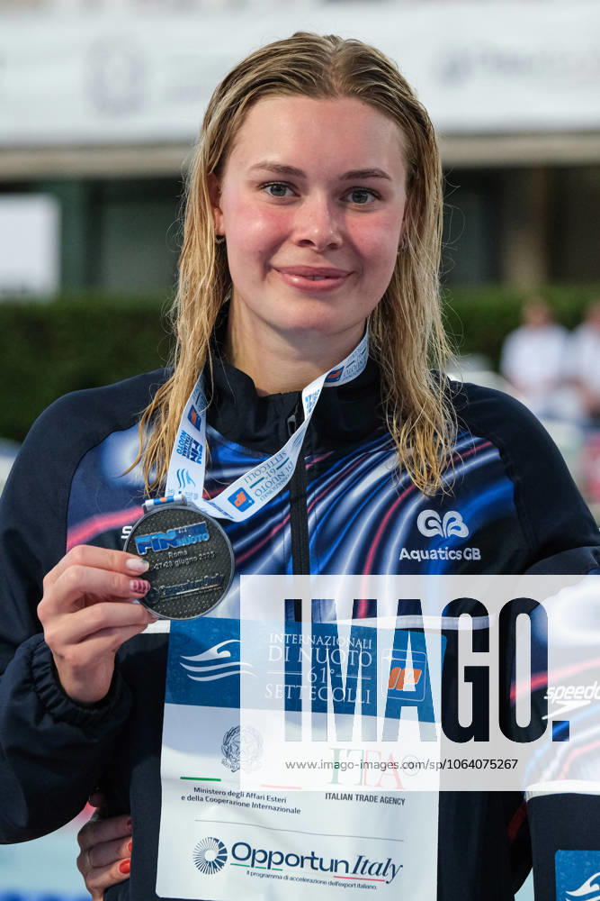 Podium of the day 3 at the Swimming Internationals of the 61th Settecolli in Rome, Italy - 28 Jun 2025 Katie Shanahan of Great Britain poses with medal during the Podium of Women 200m Individual Medley Final during the third day at the swimming internationals of the 61th Settecolli Trophy. Rome Italy
