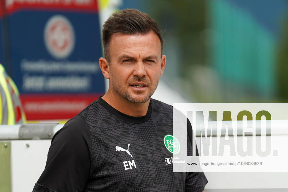 FC Schalke 04 Trainingslager Neustift im Stubaital - Testspiel - 12.07.2025 - FC Schalke 04 vs. FC St. Gallen - Velly Arena (Imst, Österreich); Trainer Enrico Maassen (St. Gallen)