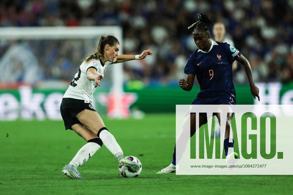 Fussball, UEFA Womens EURO 2025 Viertelfinale Frankreich - Deutschland 19.07.2025, St. Jakob Park Basel Jule Brand (Deutschland, 22) Melvine Malard (Frankreich, 9) Zweikampf Basel St. Jakob Park Schweiz