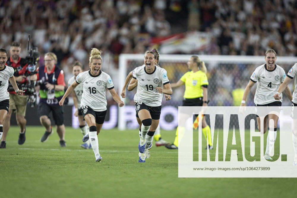 FOOTBALL: FEMININ France vs Allemagne - UEFA EURO, EM, Europameisterschaft,Fussball 2025 Quarts de finale - 19 07 2025 cà là bration de l à quipe de Allemagne apeas leur victoire lors du match Quarts de finale du Championnat d Europe de football fà minin EURO 2025 entre France et Allemagne. St. Jakob Park in Basel - Suisse 19 07 2025
