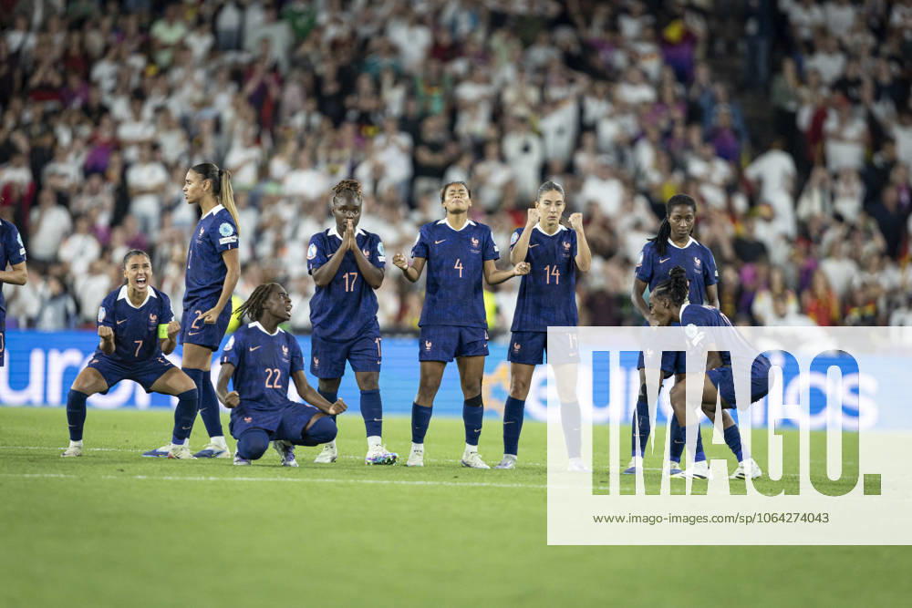 FOOTBALL: FEMININ France vs Allemagne - UEFA EURO, EM, Europameisterschaft,Fussball 2025 Quarts de finale - 19 07 2025 Joie des joueuses de l equipe de france apres le but de penalti lors du match Quarts de finale du Championnat d Europe de football fà minin EURO 2025 entre France et Allemagne. St. Jakob Park in Basel - Suisse 19 07 2025
