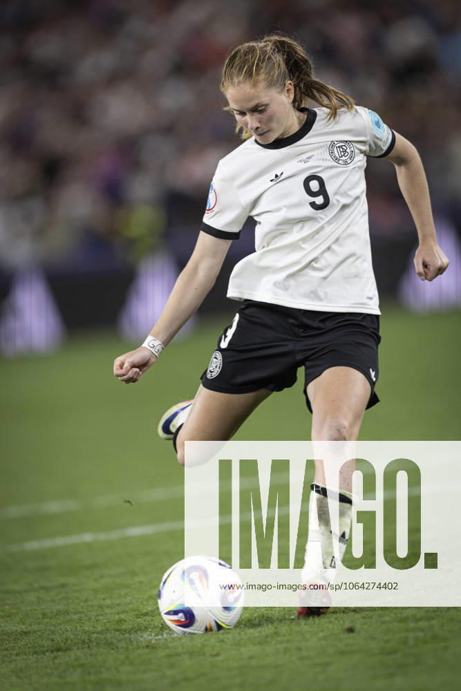FOOTBALL: FEMININ France vs Allemagne - UEFA EURO, EM, Europameisterschaft,Fussball 2025 Quarts de finale - 19 07 2025 Sjoeke Nüsken 9 lors du match Quarts de finale du Championnat d Europe de football fà minin EURO 2025 entre France et Allemagne. St. Jakob Park in Basel - Suisse 19 07 2025
