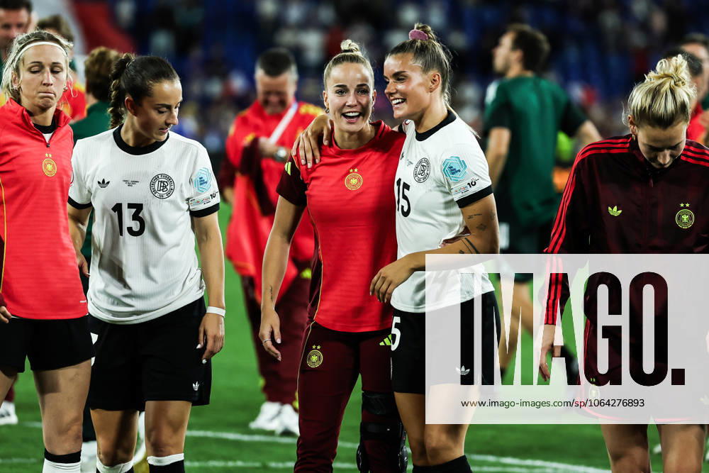 Fussball, UEFA Womens EURO 2025 Viertelfinale Frankreich - Deutschland 19.07.2025, St. Jakob Park Basel Giulia Gwinn (Deutschland, 7) Selina Cerci (Deutschland, 15) Basel St. Jakob Park Schweiz