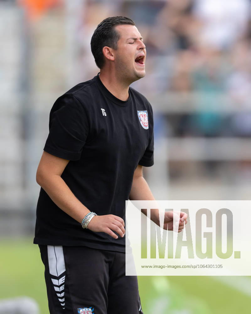 FSV Frankfurt - Eintracht Frankfurt, Testspiel Trainer Tim Görner (FSV Frankfurt). Testspiel zwischen dem FSV Frankfurt und Eintracht Frankfurt am 19. Juli 2025 in der PSD-Bank-Arena in Frankfurt am Main., Frankfurt am Main Hessen Deutschland Deutsche Bank Park