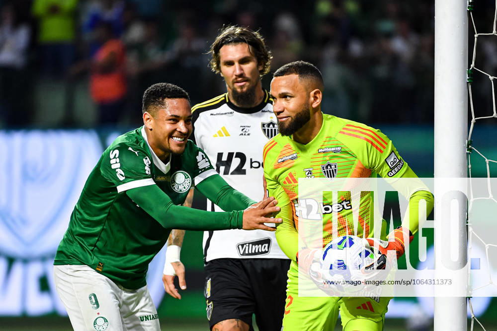 Palmeiras x Atlético MG SaO PAULO, SP - 20.07.2025: PALMEIRAS X ATLéTICO MG - Vitor Roque of Palmeiras and Everson of Atlético MG during the match between Palmeiras x Atlético MG, valid for the fifteenth round of the 2025 Brazilian Football Championship, this Sunday, (20) at Allianz Parque, SP. (Photo: Roberto Casimiro Fotoarena) x2773521x RobertoxCasimiro