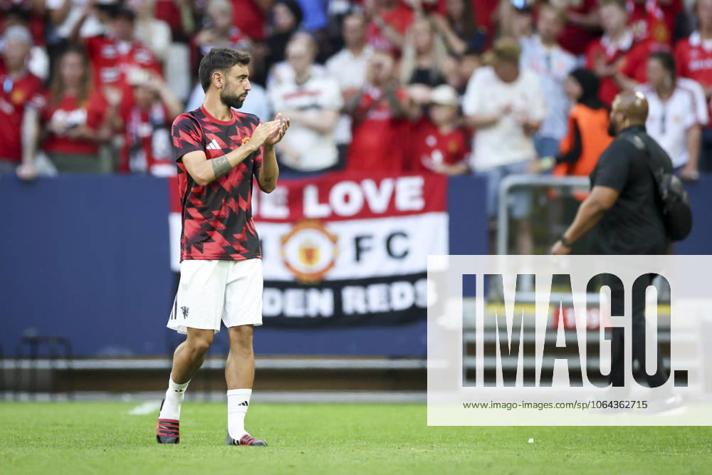 Manchester United, ManU FC v Leeds United FC, Pre-Season Friendly, Stockholm Bruno Fernandes applauds the fans after the Manchester United FC v Leeds United FC Pre-Season Friendly match at the Strawberry Arena, Stockholm, Sweden on 19 July 2025 Credit: Phil Duncan Every Second Media Editorial use only. All images are copyright Every Second Media Limited. No images may be reproduced without prior permission.