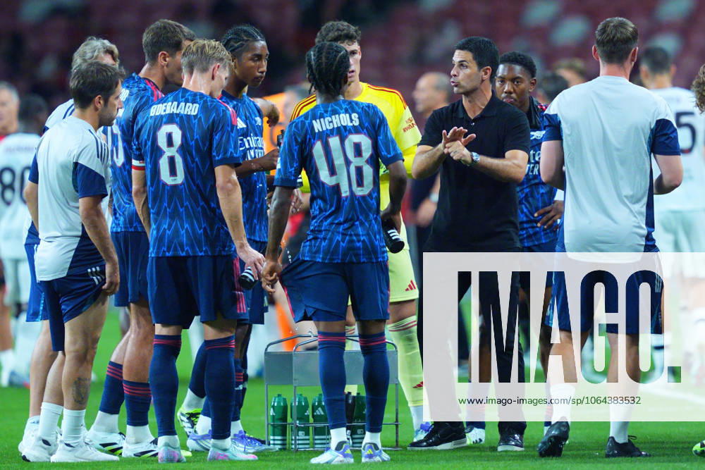 Arsenal FC V AC Milan - Pre-Season Friendly Match Mikel Arteta, Manager of Arsenal, talks to the team at the break during the pre-season friendly match between Arsenal FC and AC Milan at National Stadium in Singapore on July 23, 2025. Singapore Singapore