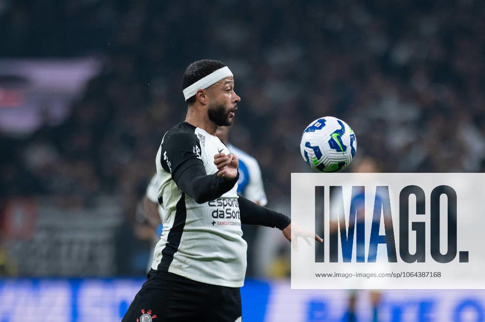 Match between Corinthians and Cruzeiro for the Brazilian championship Sao paulo (sp), 07 23 2025 - brasileiro corinthians vs cruzeiro - memphis depay in the match between corinthians and cruzeiro for the 16th round of the brazilian football championship, on the night of this wednesday, july 23, 2025, at neo quimica arena, in sao paulo-sp. (Foto: Ronaldo Barreto Thenews2 imago images) SPO