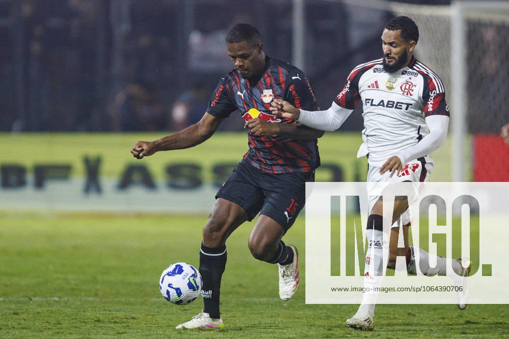 Gustavo Marques of Red Bull Bragantino runs with the ball during the Brasileirao Betano 2025 match between Red Bull Bragantino and CR Flamengo at Estadio Municipal Cicero De Souza Marques on July 23, 2025 in Braganca Paulista, Brazil. (Photo by William Oliveira Eurasia Images) Braganca Paulista Estadio Municipal Cicero De Souza Marques Sao Paulo Brazil