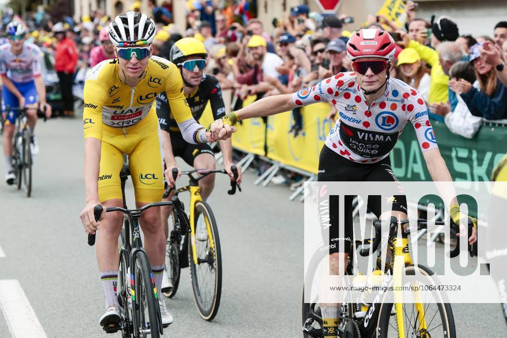 Tour de France 2025 Stage 20 PONTARLIER, FRANCE - JULY 26 : Pogacar Tadej (SLO) of UAE Team Emirates - XRG, Vingegaard Jonas (DEN) of Team Visma - Lease a Bike at the finish line during stage 20 of the 112th edition of Tour de France an UCI World Tour 2.UWT cycling road race stage for Men Elite of 185 km with start in Nantua and finish in Pontarlier on July 26, 2025 in Pontarlier, France, 26 07 2025 ( Motordriver Kenny Verfaillie - Pontarlier France