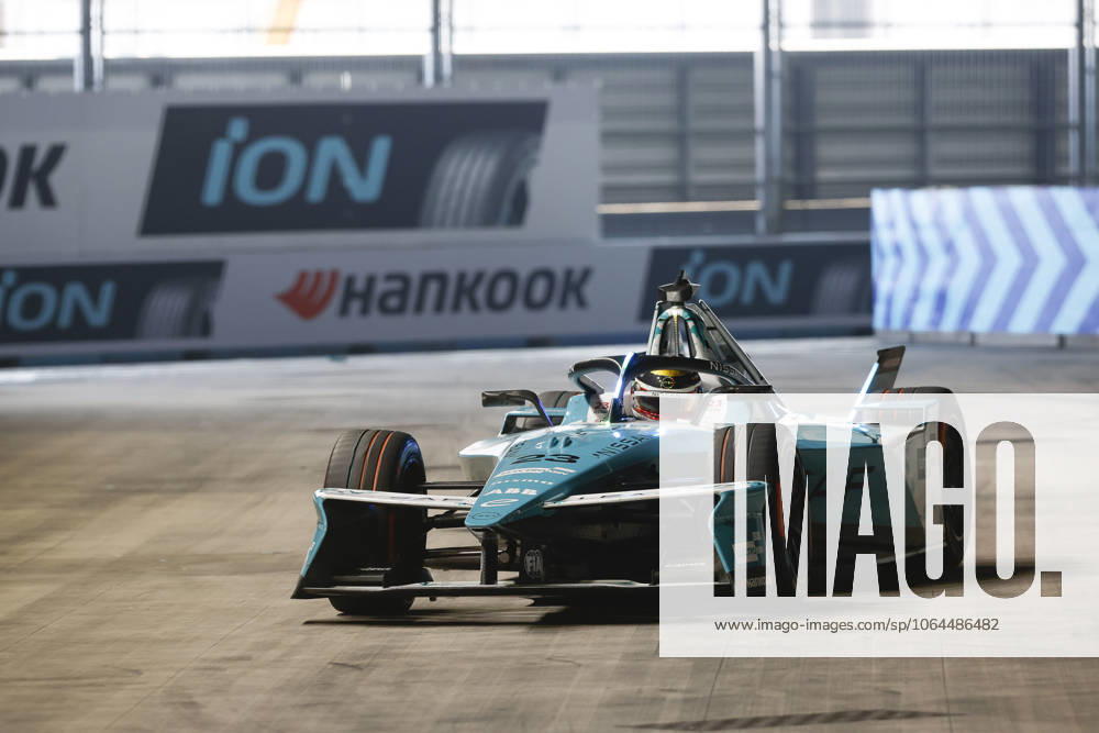 2025 FORMULA E LONDON ePRIX 23 ROWLAND Oliver (gbr), Nissan Formula E Team, Nissan e-4ORCE 05, action during the London ePrix, 15th and 16th round of the 2024-25 ABB FIA Formula E World Championship, WM, Weltmeisterschaft on the ExCel London Circuit from July 25 to 27, 2025 in London, United Kingdom -